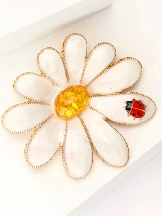 Accessories - Gold Plated Daisy Flower Brooch  with Ladybug Accent